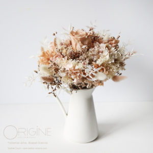 bouquet-de-mariée-jaline-fleurs-stabilisées-séchées-nude-beige-blanc-mariage-origine-atelier-floral