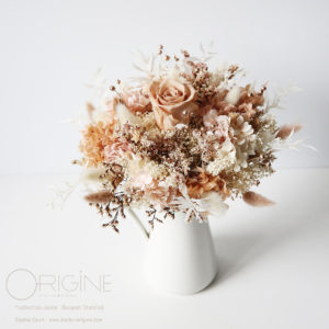 bouquet-de-mariée-jaline-fleurs-stabilisées-séchées-nude-beige-blanc-mariage-origine-atelier-floral